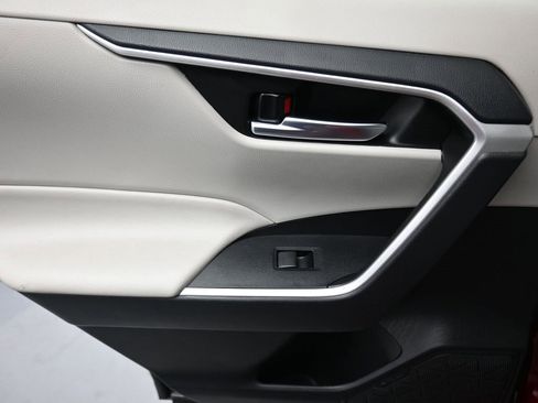 Used 2021 Toyota RAV4 XLE image 28