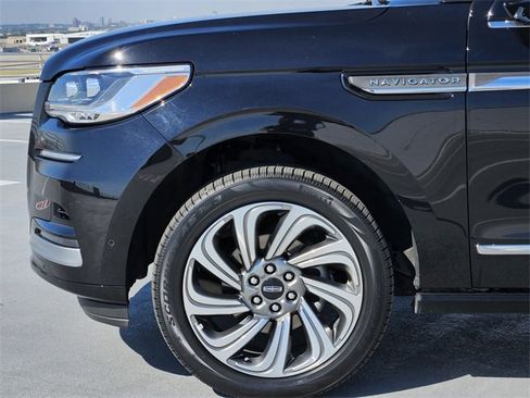 Used 2024 Lincoln Navigator L 4WD image 9