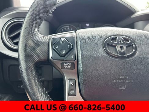 Used 2016 Toyota Tacoma TRD Sport AWD/4WD image 14