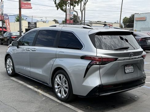 Used 2021 Toyota Sienna Platinum FWD image 15