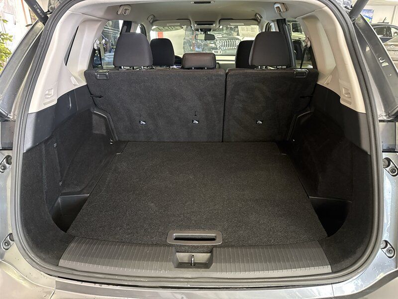 Used 2024 Nissan Rogue SV FWD image 32