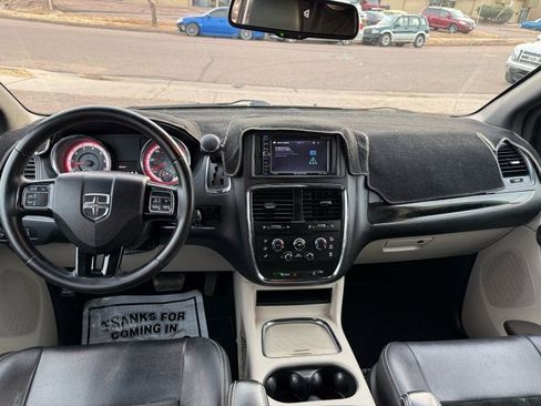 Used 2017 Dodge Grand Caravan SXT image 21