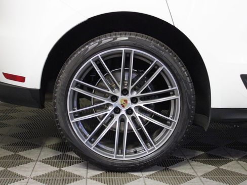 Used 2025 Porsche Macan w/ Premium Package Plus image 43
