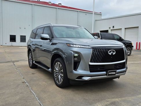 Used 2025 INFINITI QX80 Sensory image 3