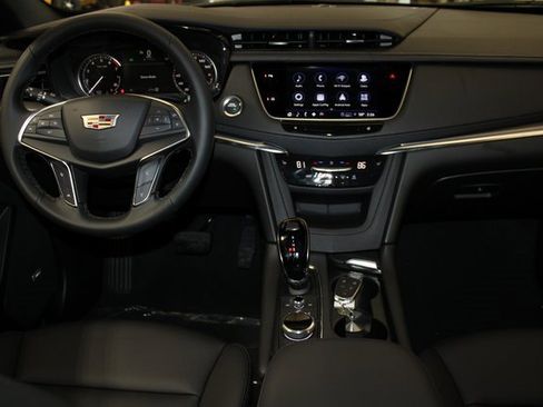 New 2026 Cadillac XT5 Luxury image 12