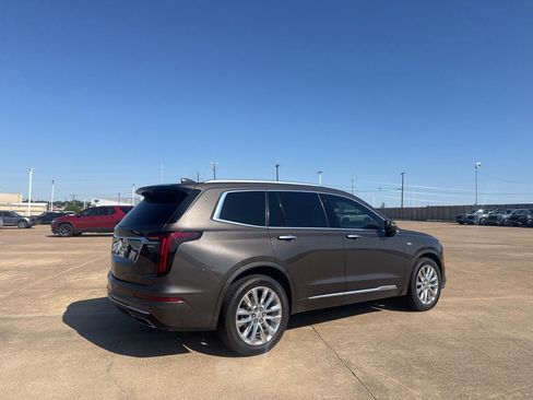 Used 2020 Cadillac XT6 Premium Luxury FWD image 21