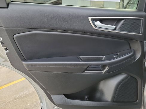 Used 2024 Ford Edge SEL w/ Convenience Package image 11