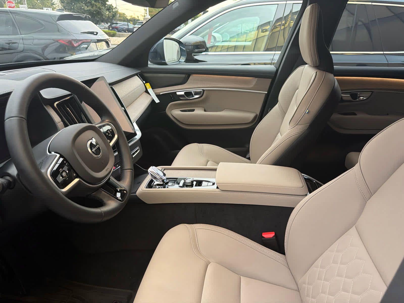 Used 2026 Volvo XC90 B6 Plus w/ Protection Package Premier AWD/4WD image 10