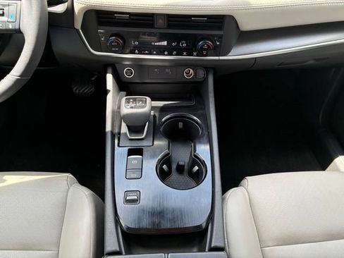 Certified 2023 Nissan Rogue SV w/ SV Premium B Package FWD image 16