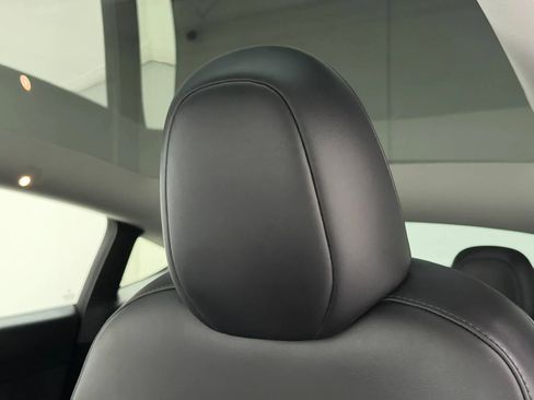 Used 2024 Tesla Model Y 2WD image 32