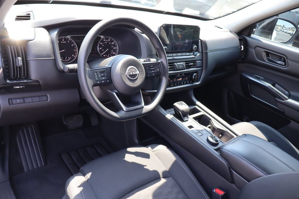 Used 2023 Nissan Pathfinder S AWD/4WD image 5