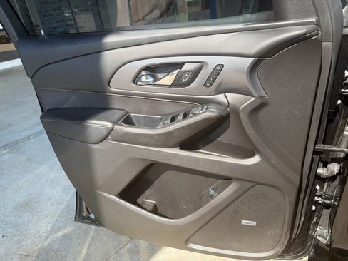 Used 2021 Chevrolet Traverse Premier AWD/4WD image 23