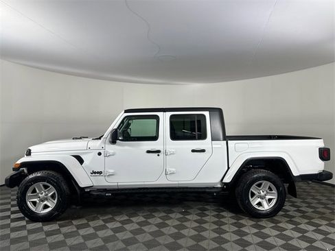 Certified 2023 Jeep Gladiator Sport image 3