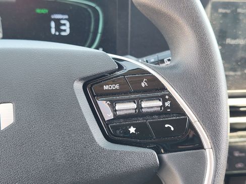 Used 2023 Kia Niro LX image 11