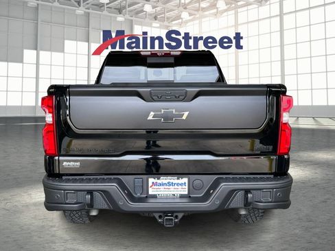 Used 2023 Chevrolet Silverado 1500 ZR2 w/ ZR2 Bison Edition AWD/4WD image 4