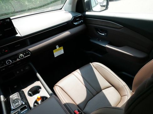 Used 2026 Honda Pilot Elite image 11