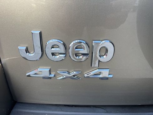 Used 2005 Jeep Liberty Limited w/ Trailer Tow Group image 11