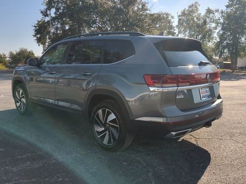 Used 2025 Volkswagen Atlas SE image 6