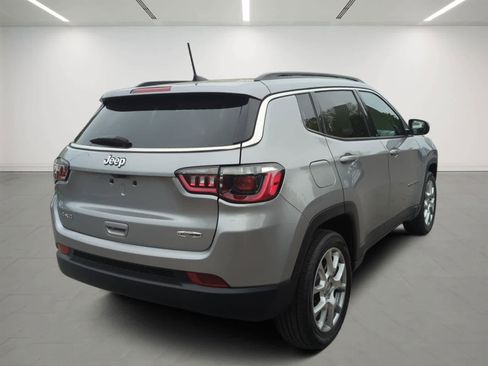 Used 2022 Jeep Compass Latitude w/ Sun and Sound Group AWD/4WD image 6