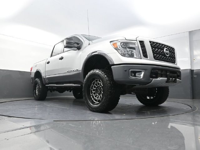 Used 2018 Nissan Titan PRO-4X w/ Pro-4x Convenience Package AWD/4WD image 31