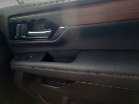 Used 2025 GMC Yukon Denali image 16