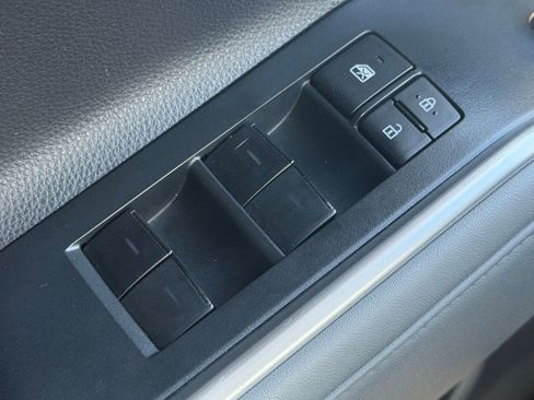 Used 2023 Toyota Highlander XLE image 26