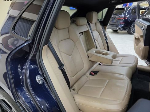 Used 2021 Porsche Macan AWD/4WD image 25