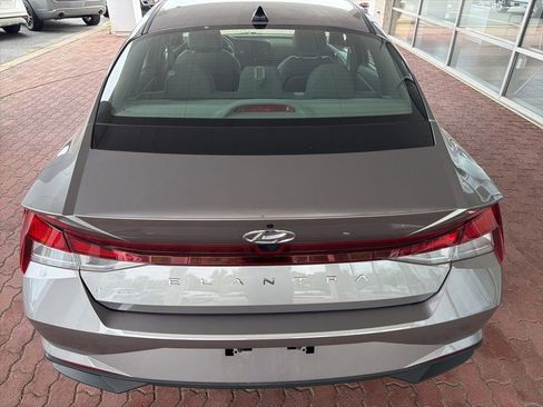 Certified 2023 Hyundai Elantra SE FWD image 10