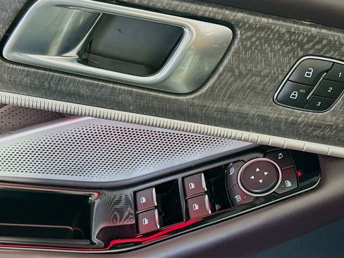 Used 2025 Ford Explorer Platinum w/ LUX Leather Package image 15