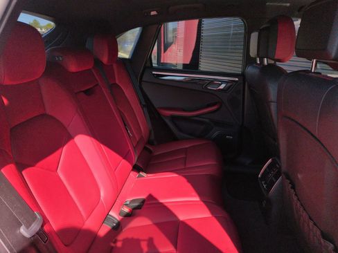 Used 2020 Porsche Macan S image 25