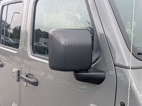 Used 2020 Jeep Gladiator Overland AWD/4WD image 12