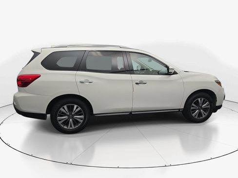 Used 2019 Nissan Pathfinder SV FWD image 9