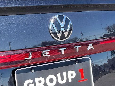 Used 2025 Volkswagen Jetta SE image 31