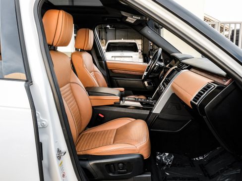 Used 2020 Land Rover Discovery HSE Luxury image 32