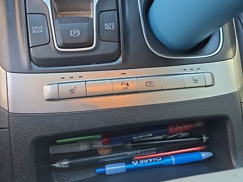 Used 2023 Kia Carnival LX image 20