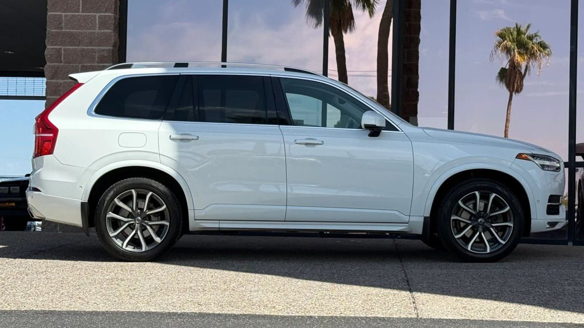 Used 2016 Volvo XC90 T6 Momentum w/ Momentum Plus Package AWD/4WD image 15