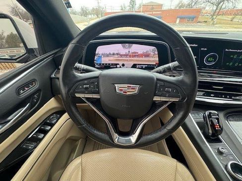 Used 2021 Cadillac Escalade ESV Premium Luxury image 38