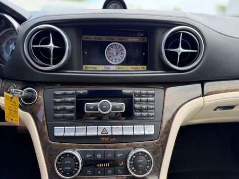 Used 2013 Mercedes-Benz SL 550 image 22