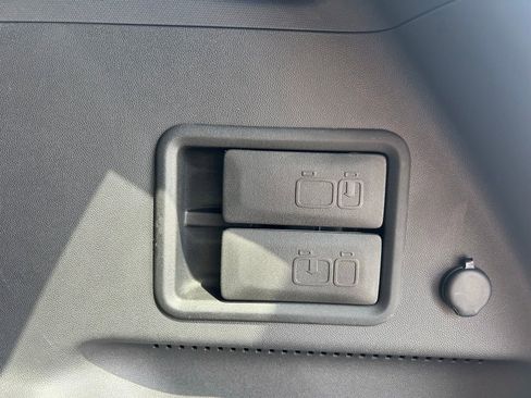 Used 2023 Chevrolet Equinox Premier FWD image 8
