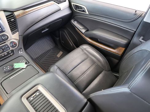 Used 2019 GMC Yukon XL Denali w/ Open Road Package AWD/4WD image 18