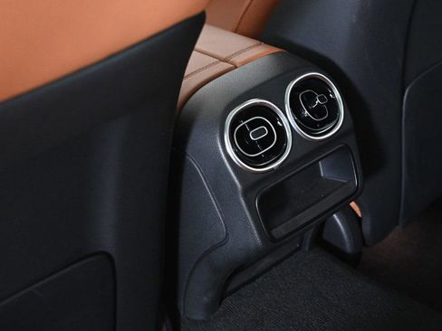 Used 2023 Mercedes-Benz C 300 Sedan image 18