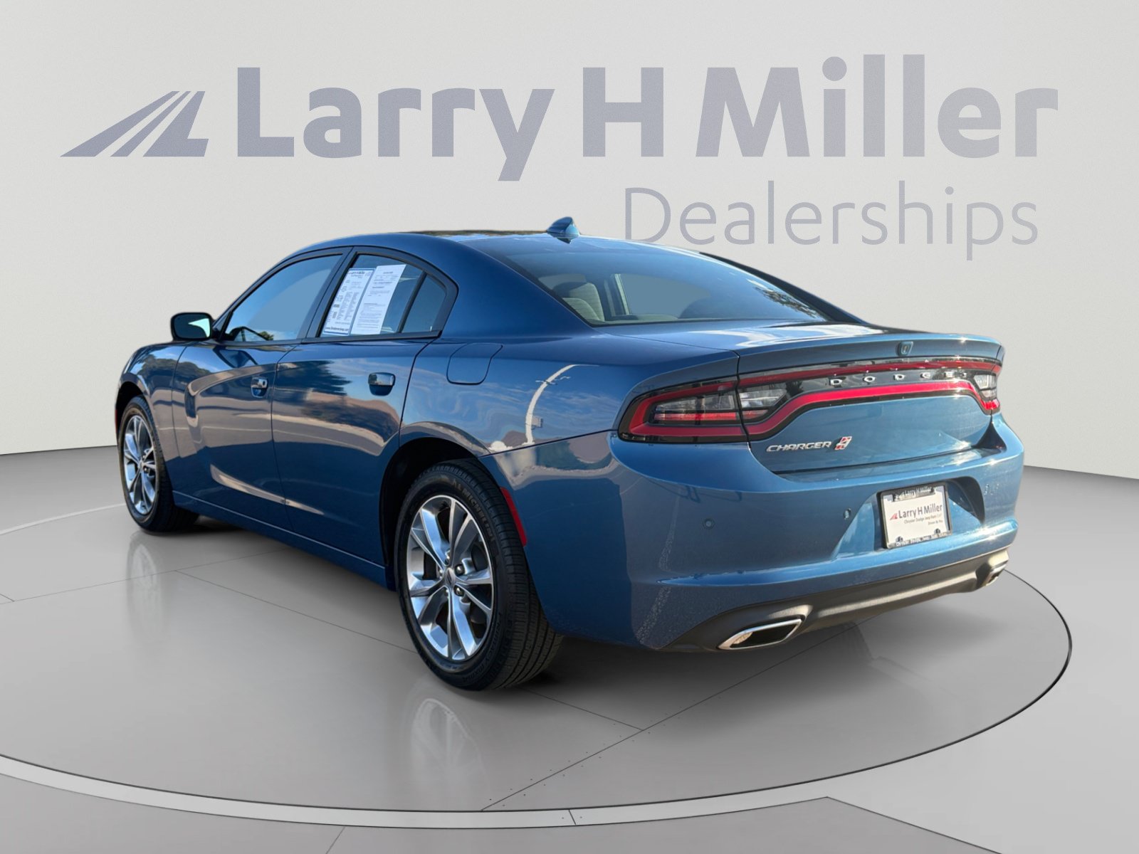 Used 2021 Dodge Charger SXT w/ Navigation & Travel Group AWD/4WD image 4