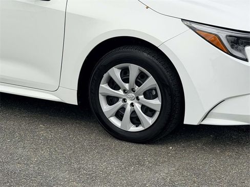 Used 2025 Toyota Corolla LE image 9