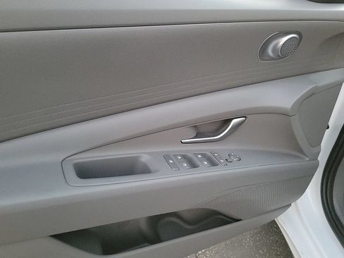 Used 2026 Hyundai Elantra SE FWD image 14