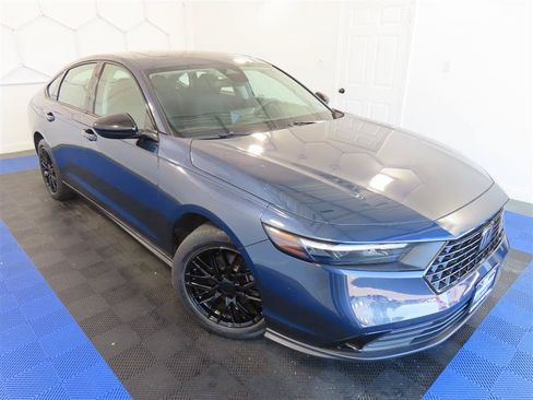 Used 2025 Honda Accord SE image 5