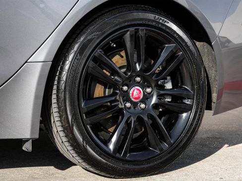 Used 2020 Jaguar XE S image 58