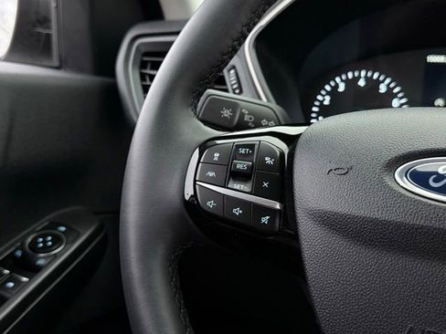 Certified 2022 Ford Escape SE w/ Cold Weather Package image 10