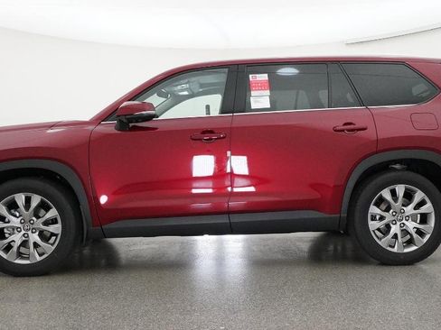 New 2026 Toyota Grand Highlander FWD image 2