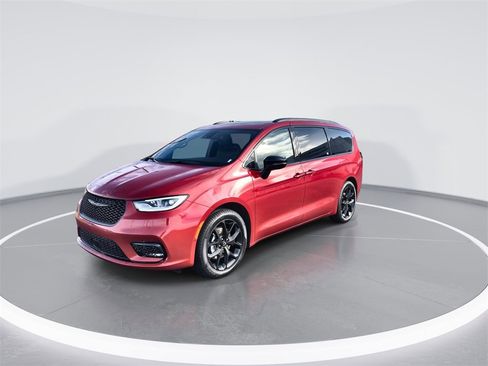 New 2026 Chrysler Pacifica Limited image 4