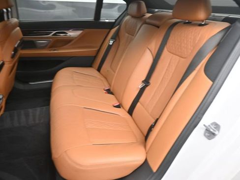 Used 2020 BMW 740i w/ M Sport Package image 12